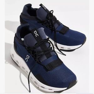 On Cloud Women's Cloudnova Navy/White Size 8